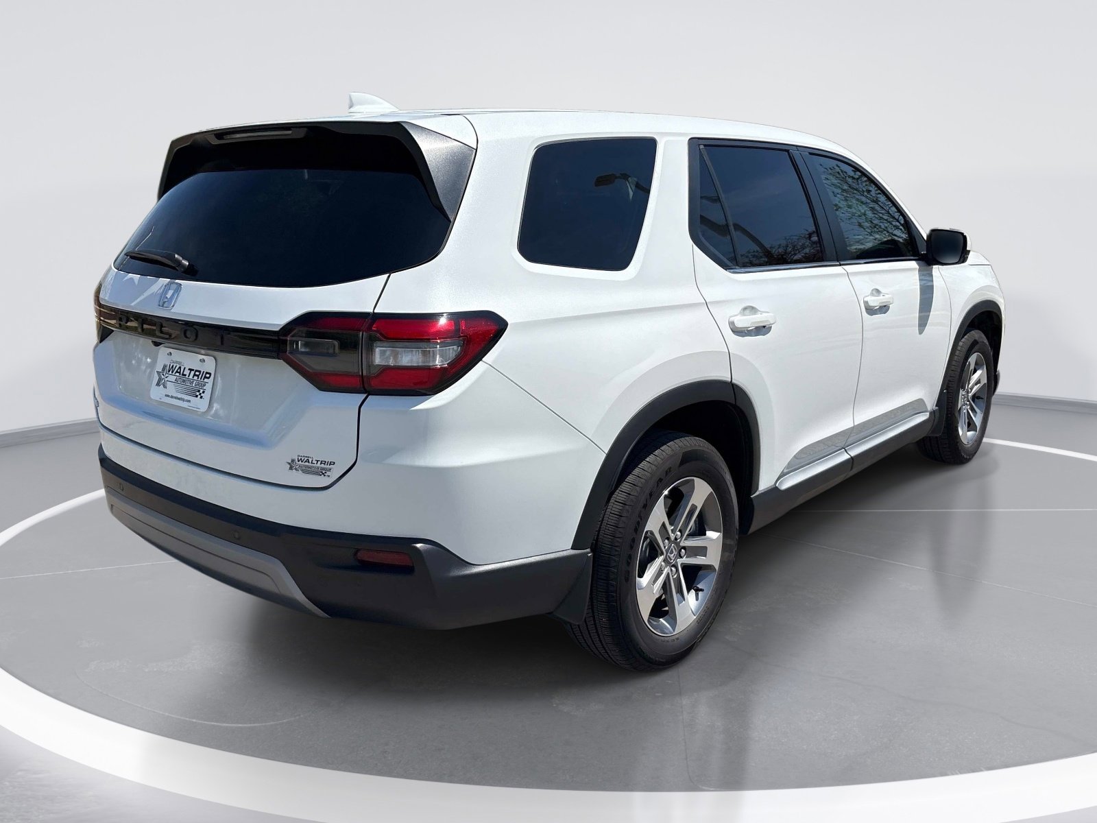 Used 2025 Honda Pilot EX-L image 8