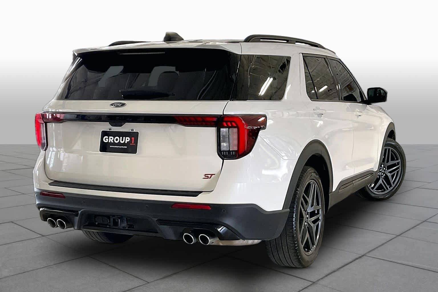 Used 2025 Ford Explorer ST AWD/4WD image 12