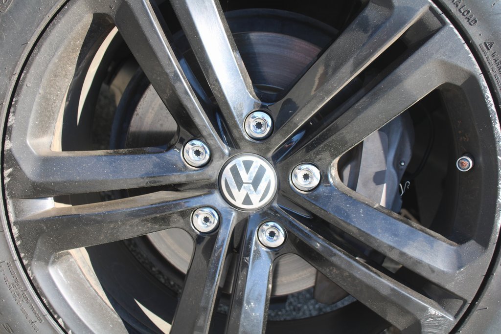 Used 2017 Volkswagen Touareg Wolfsburg Edition image 17