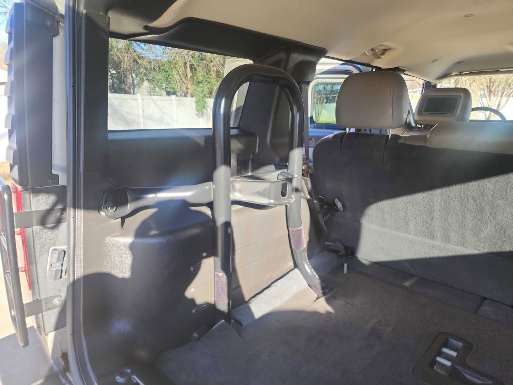 Used 2005 HUMMER H2 w/ Preferred Equipment Group image 27