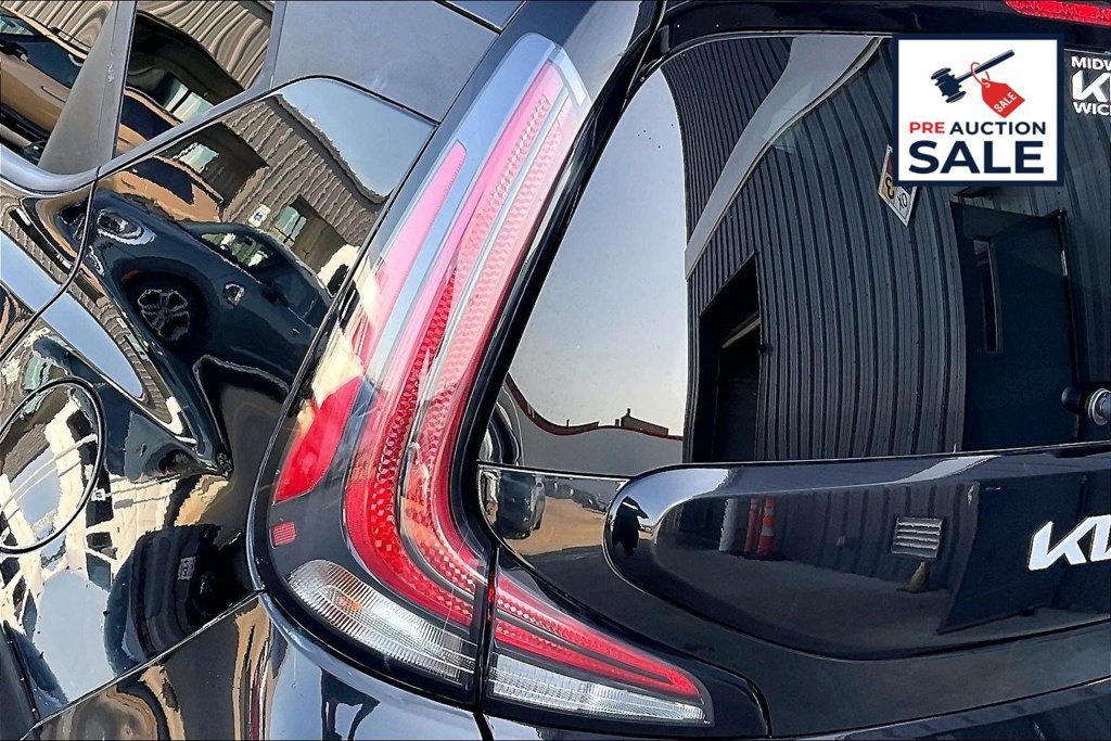 Used 2025 Kia Soul LX w/ LX Technology Package FWD image 28