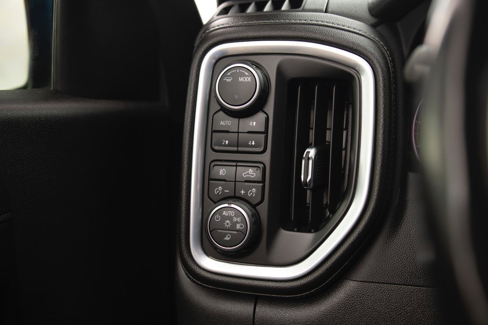 Used 2022 Chevrolet Silverado 1500 LT Trail Boss w/ LT Trail Boss Premium Package AWD/4WD image 10