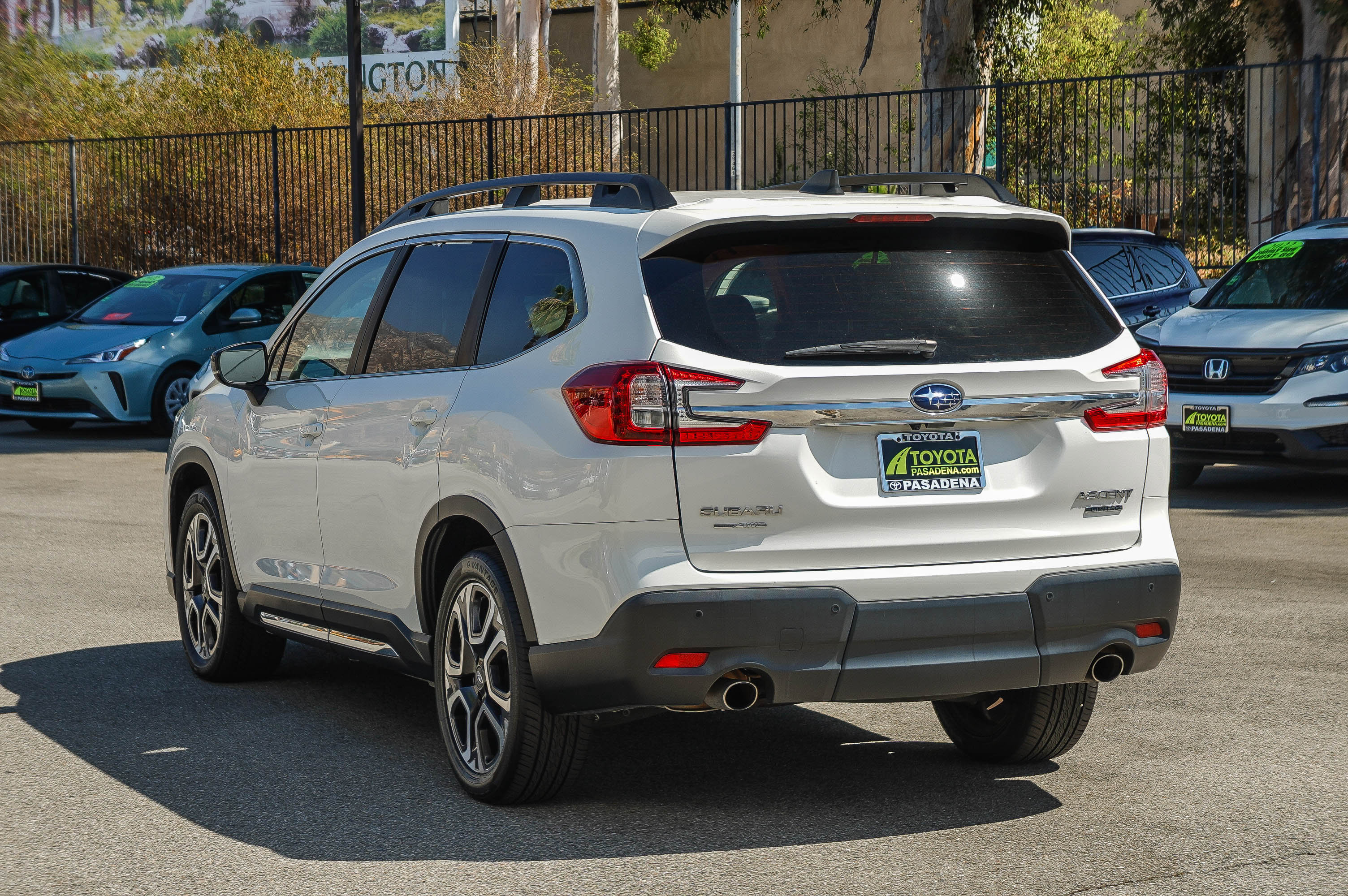 Used 2024 Subaru Ascent Limited w/ Technology Package AWD/4WD image 6
