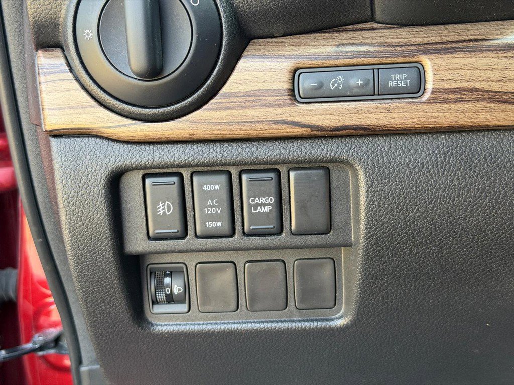 Used 2017 Nissan Titan SL image 17