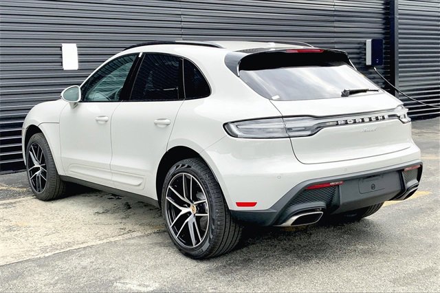 New 2026 Porsche Macan image 3