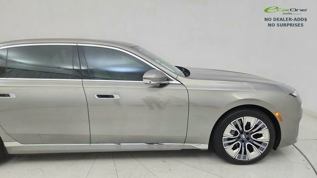 Used 2024 BMW i7 xDrive60 image 8