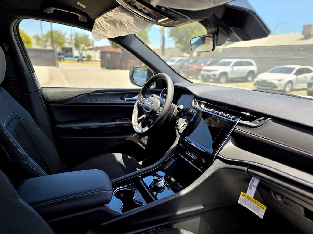 New 2026 Jeep Grand Cherokee Laredo RWD image 25