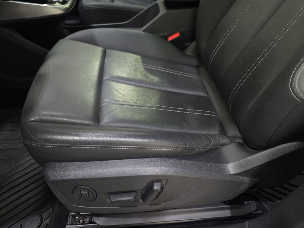 Used 2024 Audi Q4 e-tron Premium Plus w/ Premium Plus AWD/4WD image 32