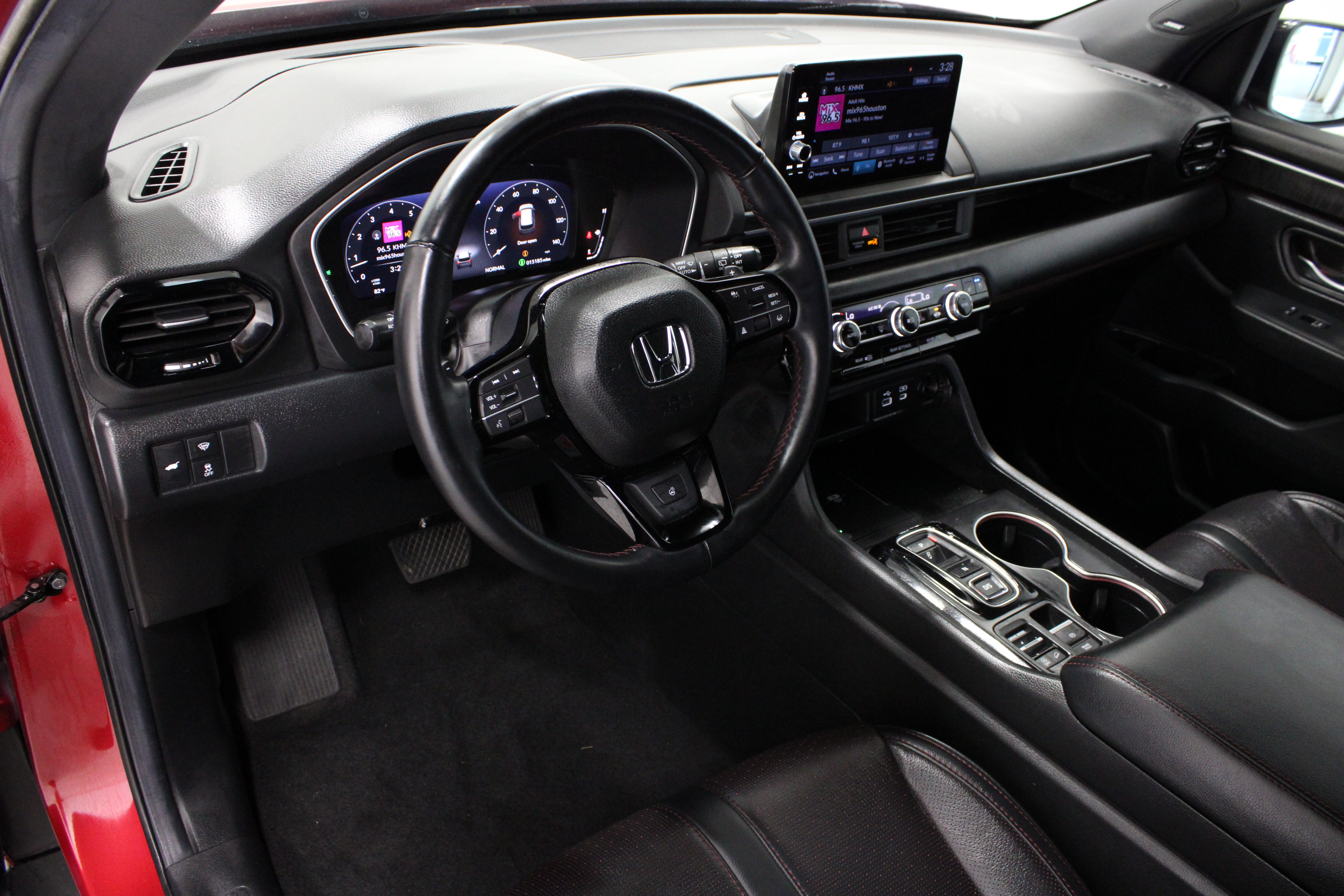 Used 2025 Honda Pilot Black Edition image 13