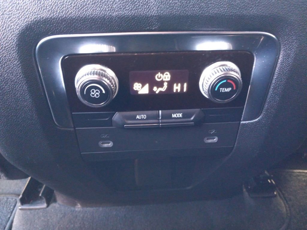 Used 2022 GMC Yukon XL SLE w/ Gmc Pro Safety Plus Package image 25