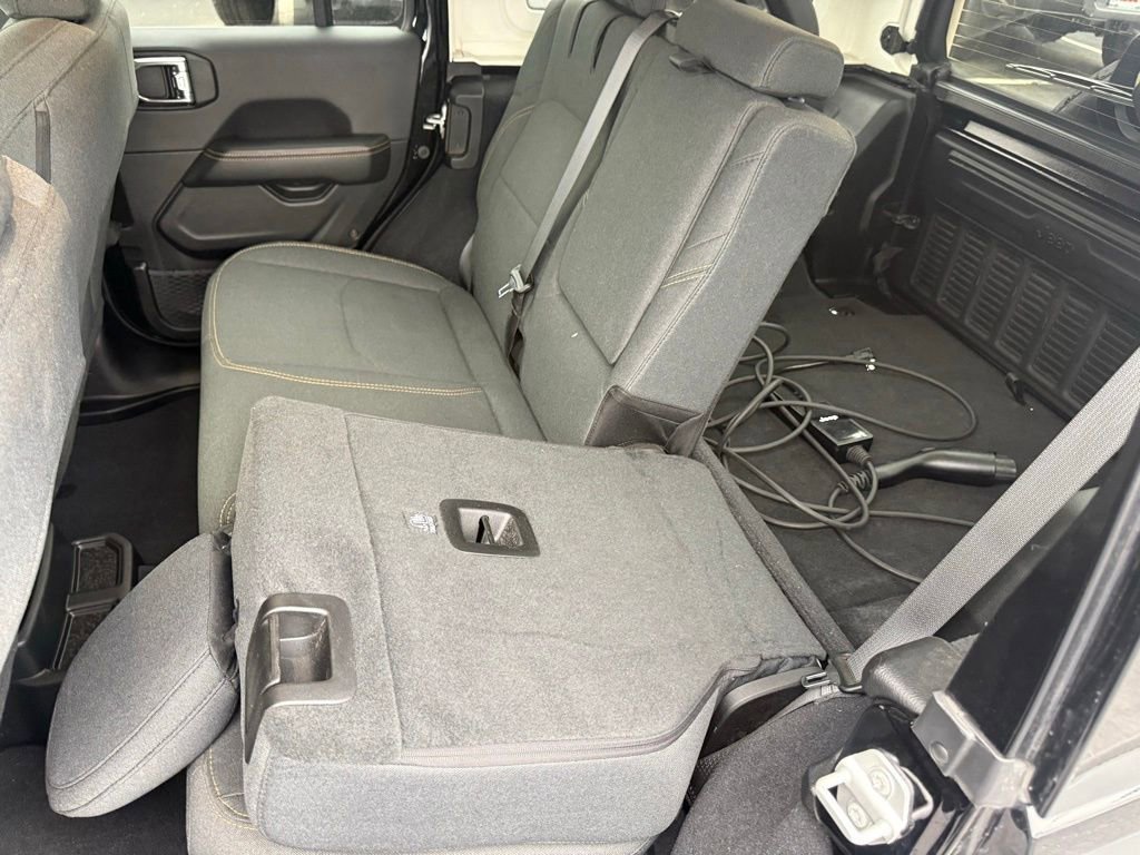 Used 2025 Jeep Wrangler Unlimited Sahara AWD/4WD image 32