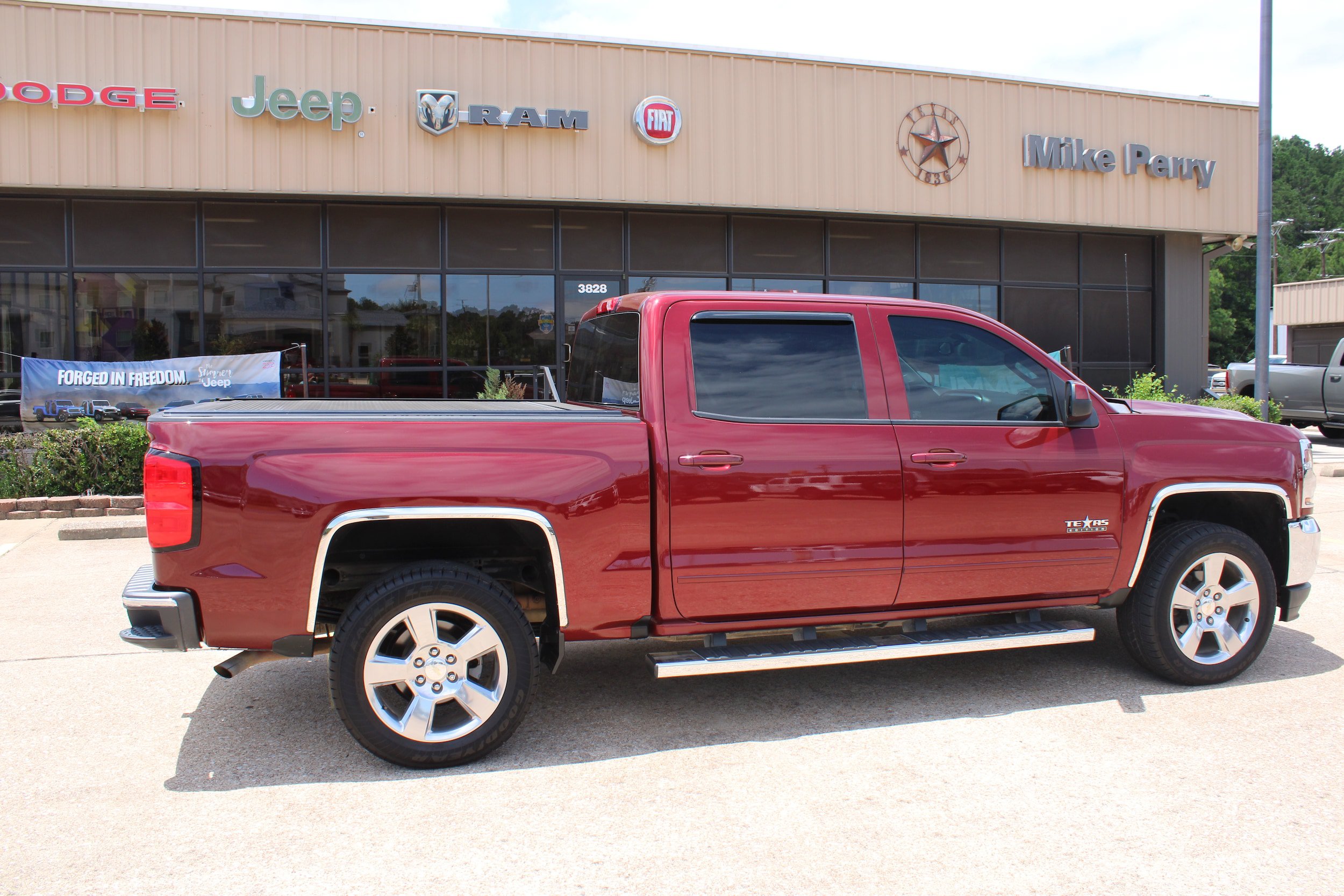 Used 2017 Chevrolet Silverado 1500 LT w/ Texas Edition RWD image 6