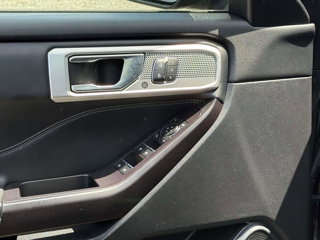 Used 2020 Ford Explorer Limited AWD/4WD image 23