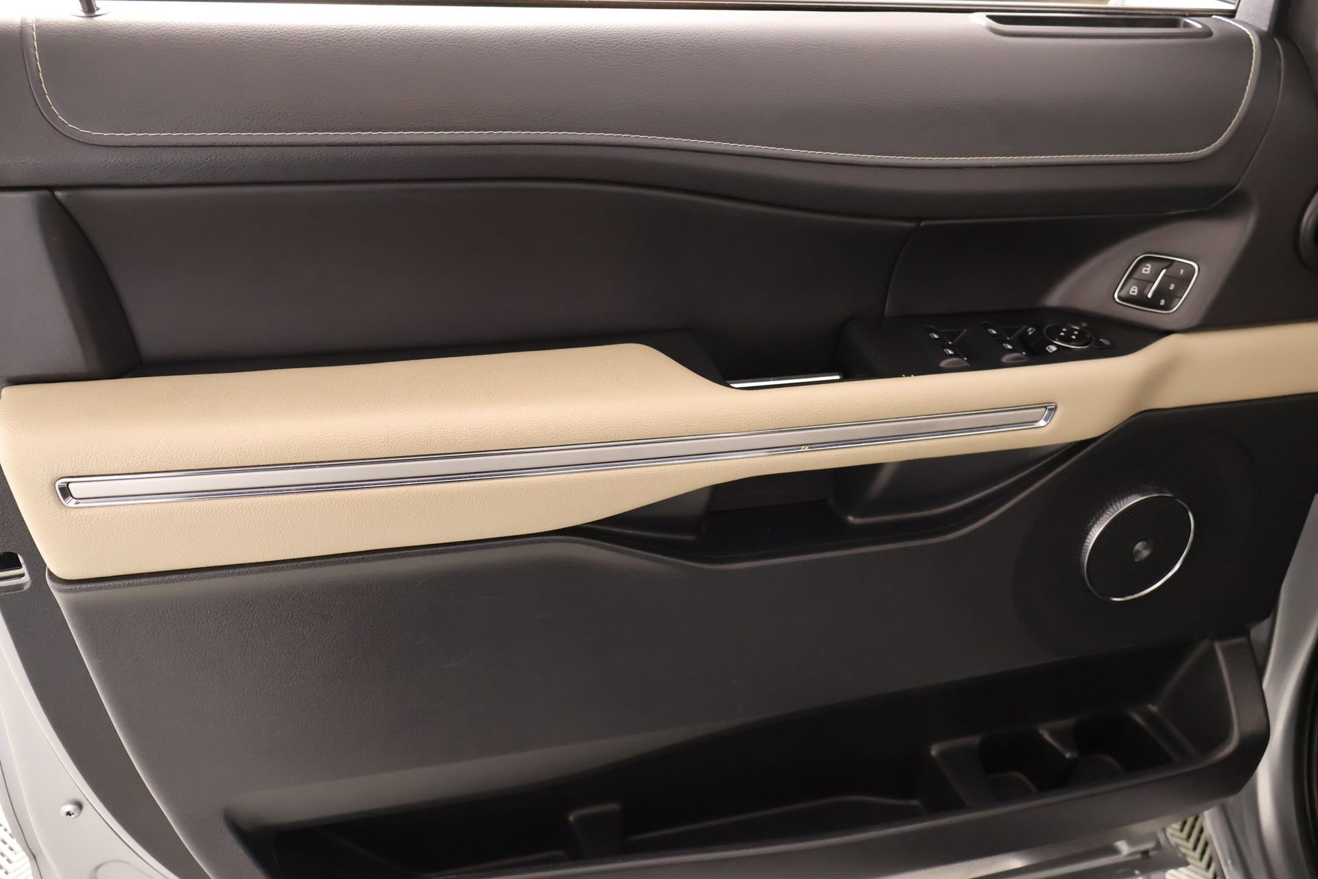 Used 2024 Ford Expedition Max Limited image 19