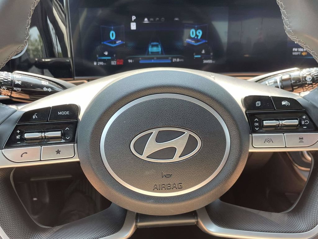 Certified 2025 Hyundai Elantra SEL FWD image 24