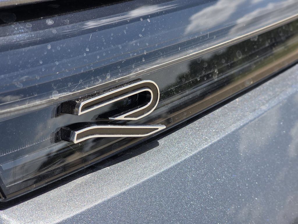 Used 2025 Volkswagen Tiguan SE R-Line AWD/4WD image 9