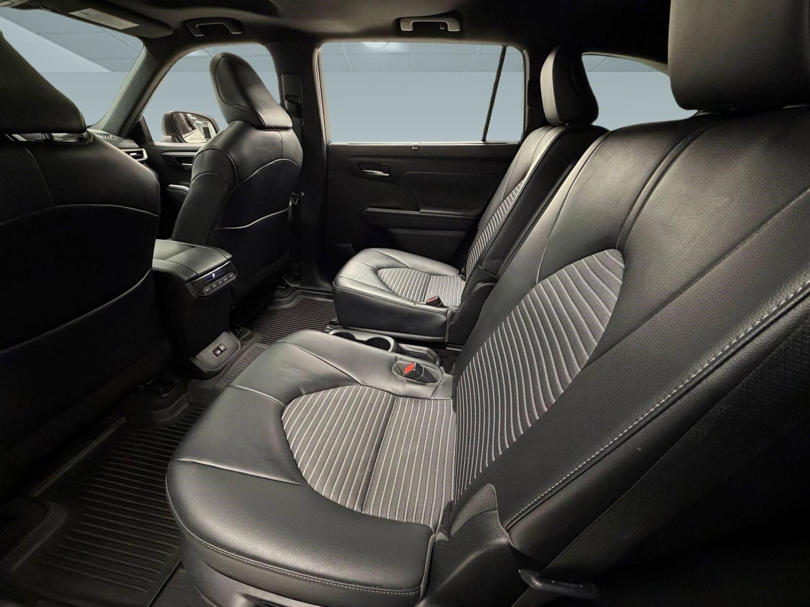 Used 2023 Toyota Highlander XSE image 23