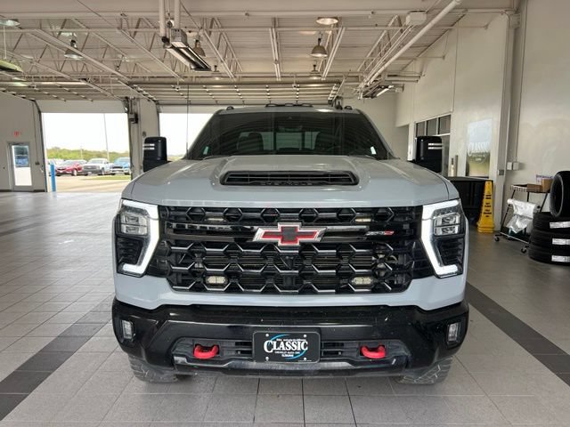 Used 2024 Chevrolet Silverado 2500 ZR2 w/ Technology Package AWD/4WD image 2