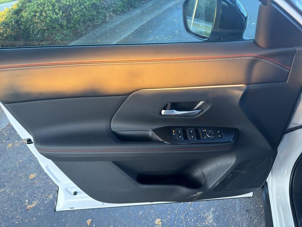 New 2026 Nissan Kicks SR image 17