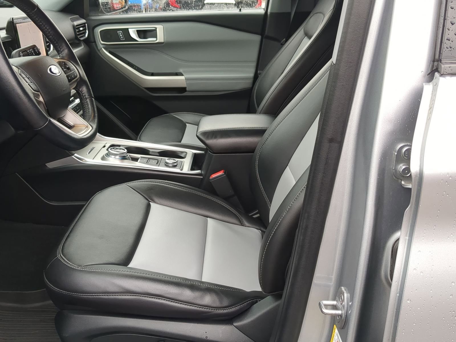 Used 2022 Ford Explorer XLT w/ Equipment Group 202A image 22