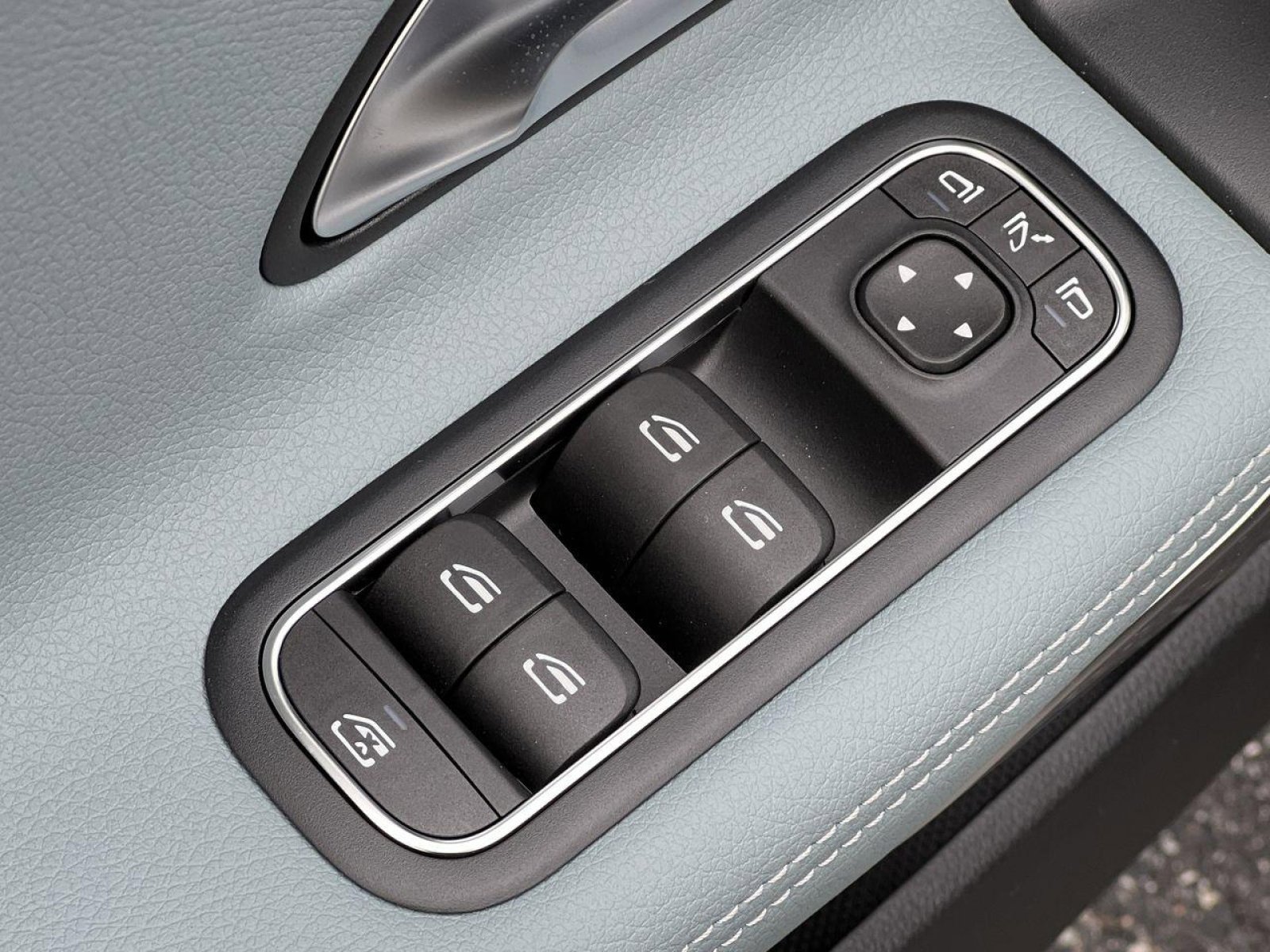 New 2025 Mercedes-Benz CLA 35 AMG 4MATIC image 13