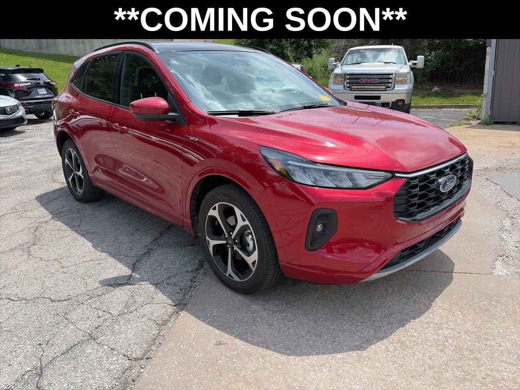 Used 2023 Ford Escape ST-Line Select w/ Tech Pack #2 AWD/4WD image 3