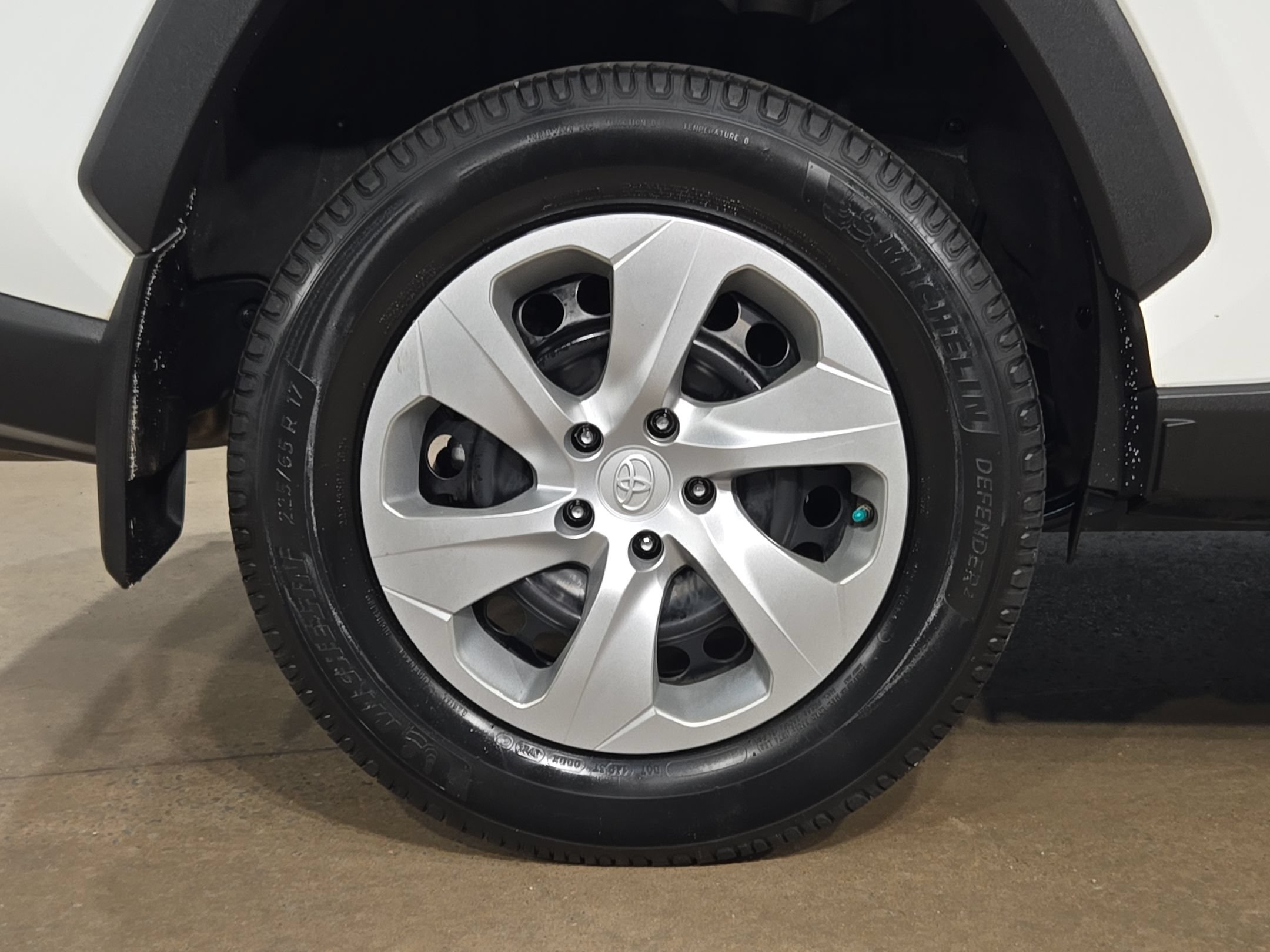 Used 2022 Toyota RAV4 LE FWD image 17