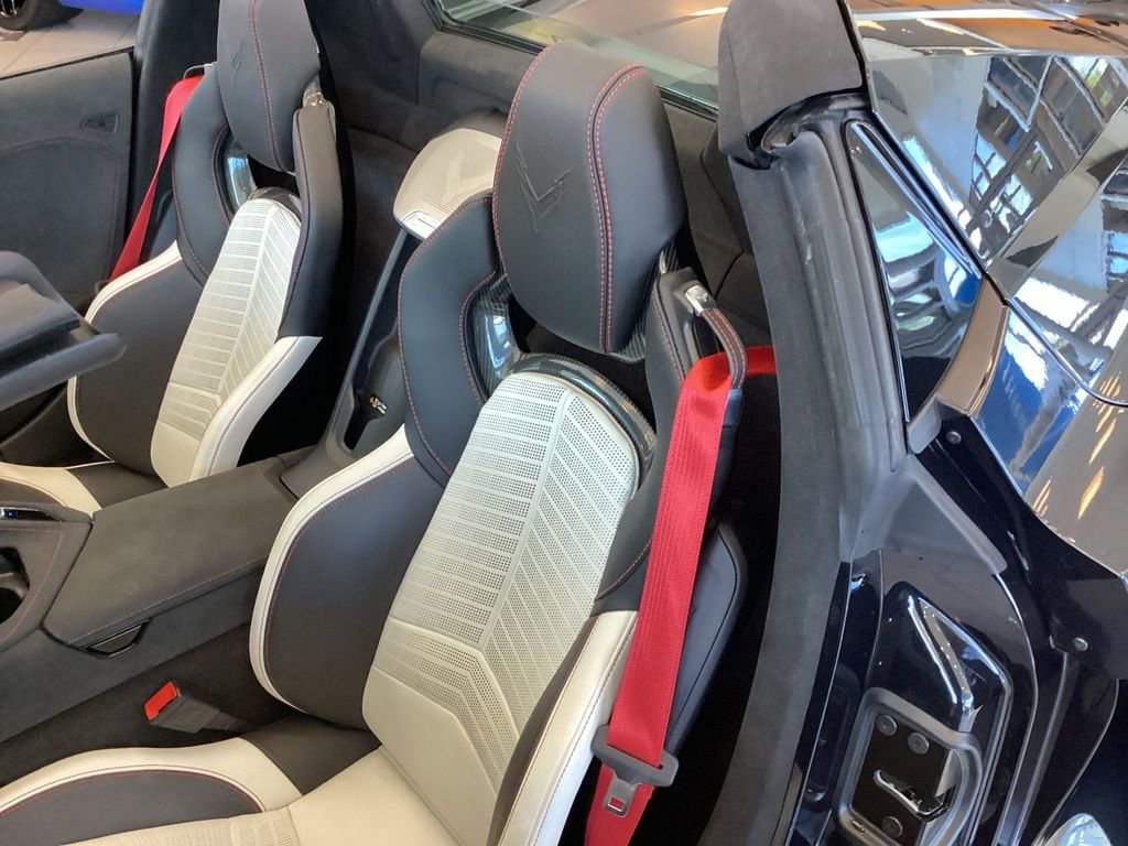Used 2023 Chevrolet Corvette Stingray Premium Conv w/ Z51 Performance Package RWD image 11