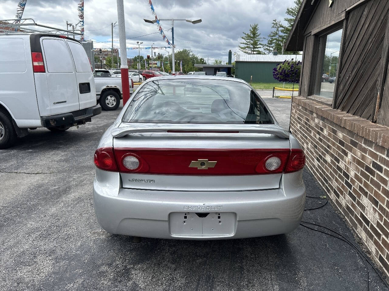 Used 2004 Chevrolet Cavalier Sedan w/ Preferred Equipment Group FWD image 3