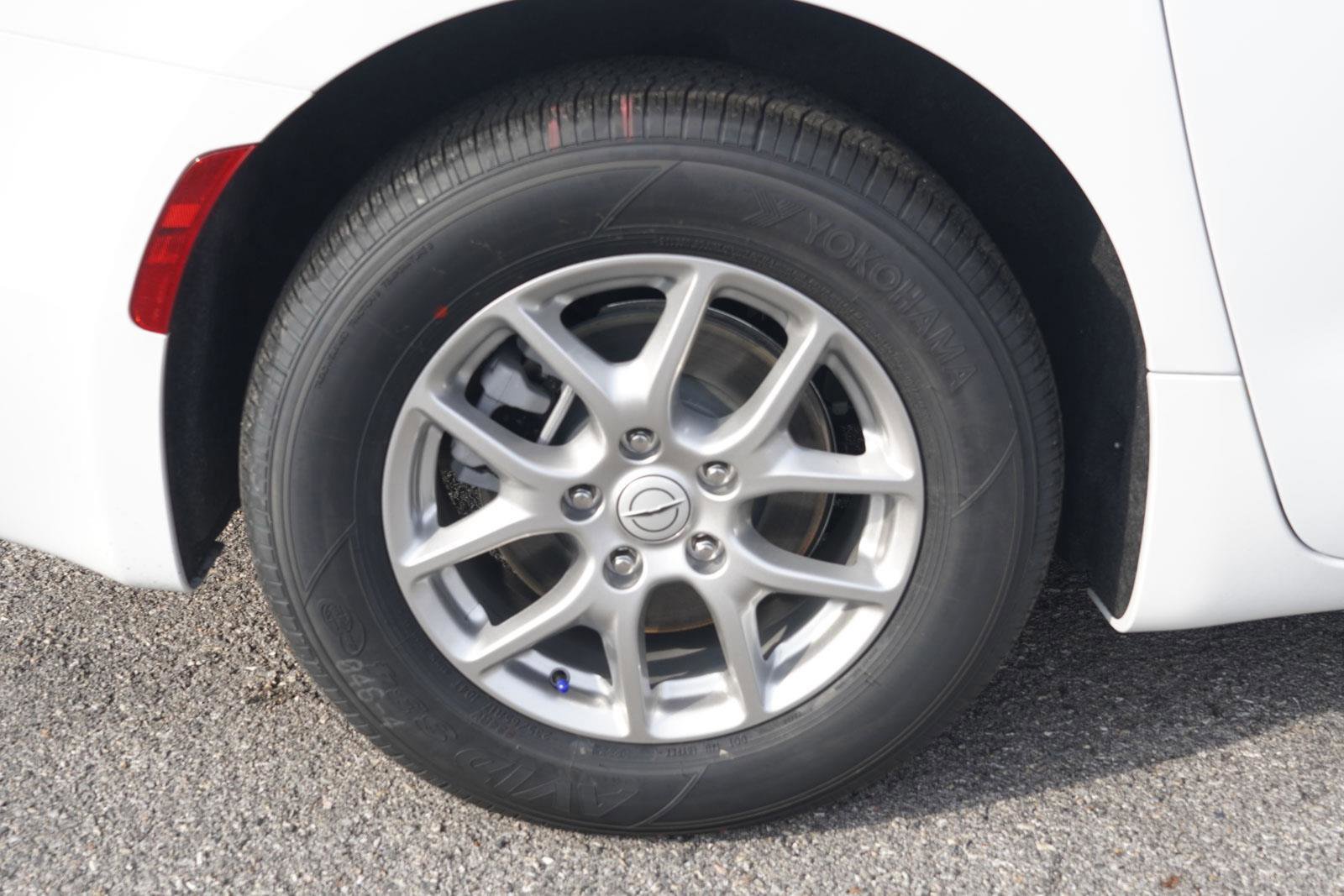 New 2026 Chrysler Pacifica Select image 4