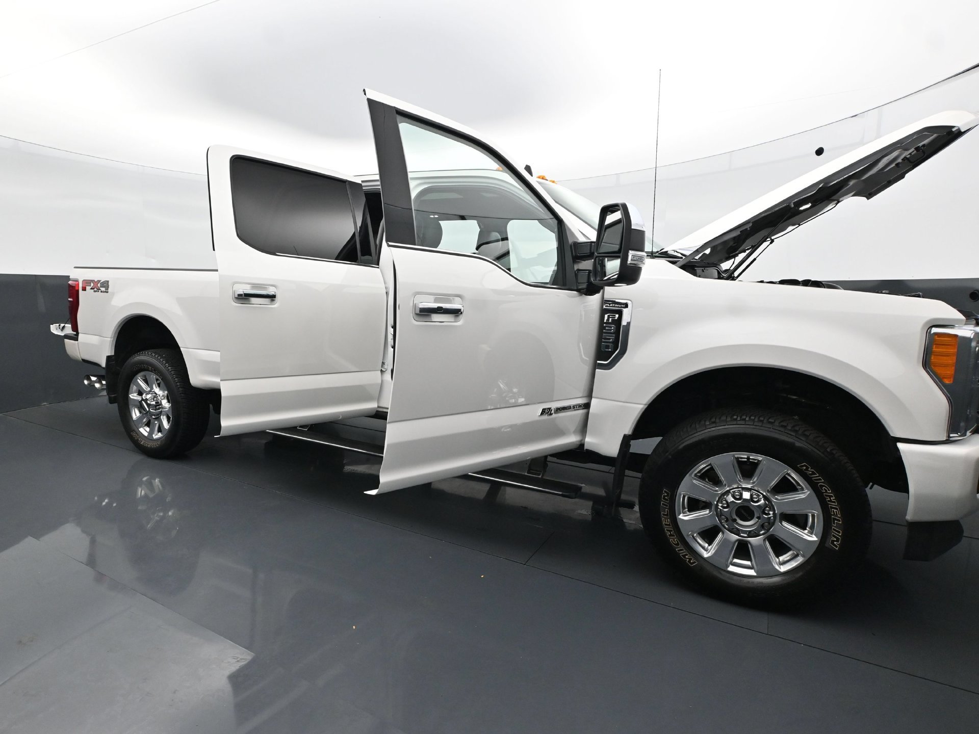 Used 2019 Ford F350 Platinum w/ Platinum Ultimate Package AWD/4WD image 38