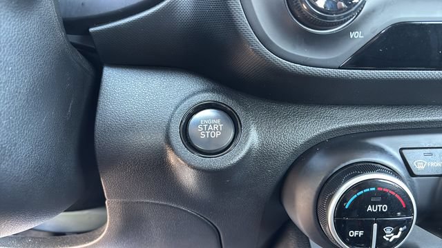 Used 2025 Hyundai Venue SEL FWD image 29
