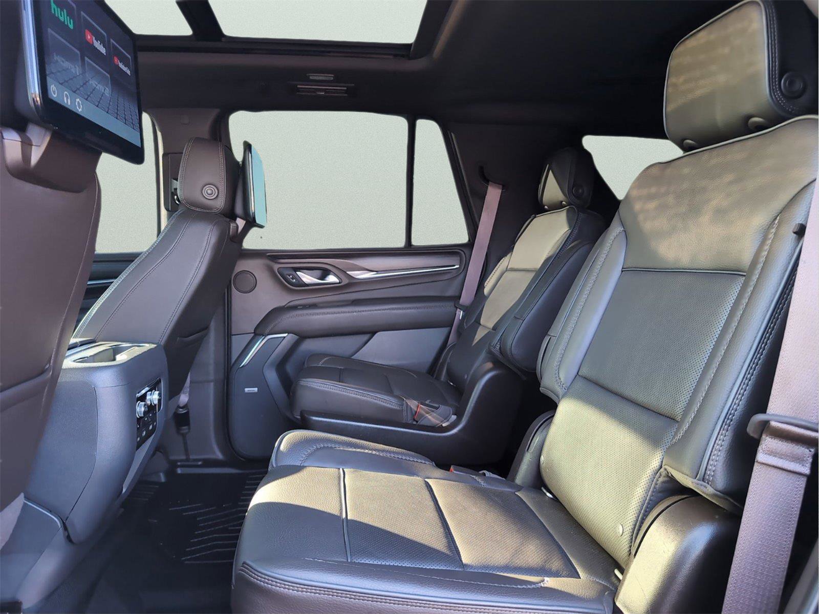 Used 2022 GMC Yukon Denali w/ Denali Ultimate Package AWD/4WD image 31