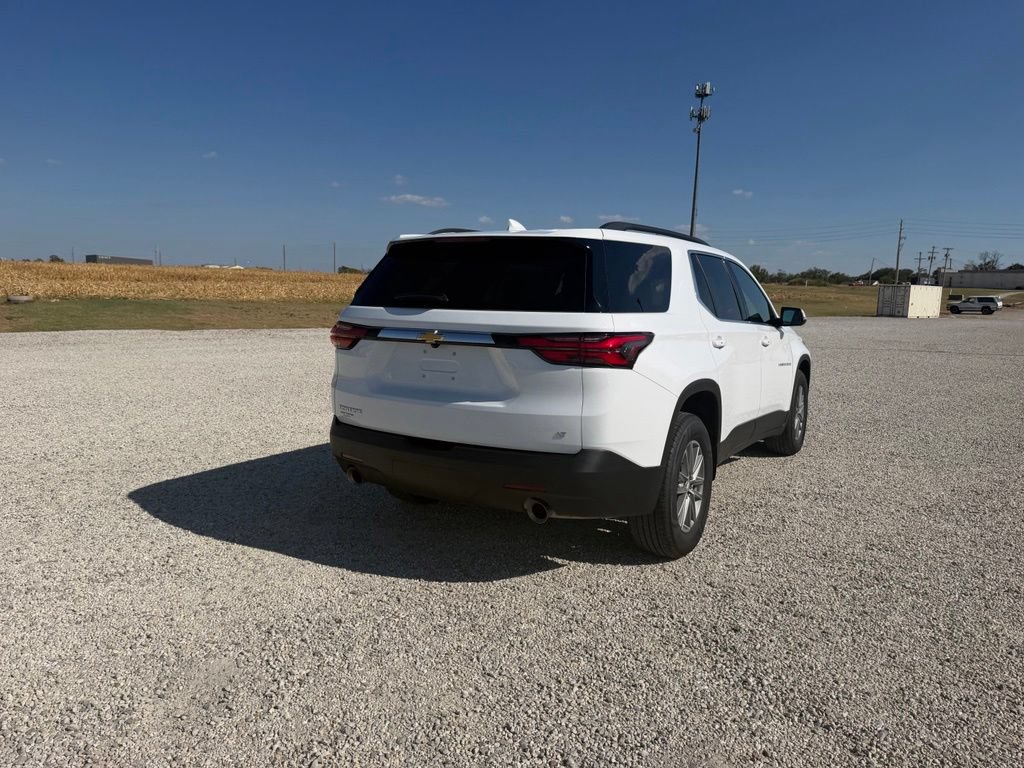 Used 2023 Chevrolet Traverse LT FWD image 3