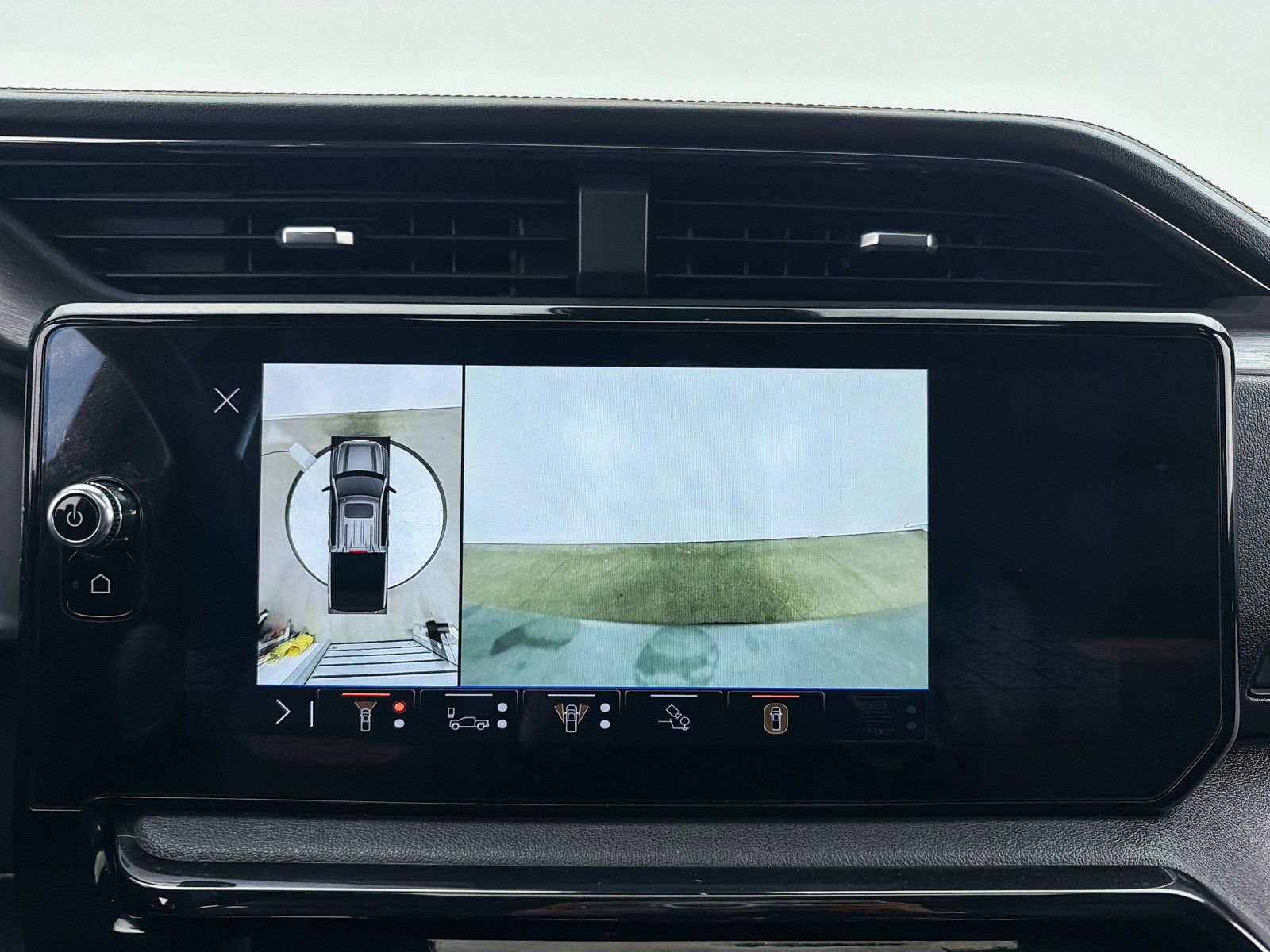 Used 2024 GMC Sierra 1500 AT4 w/ Technology Package image 6