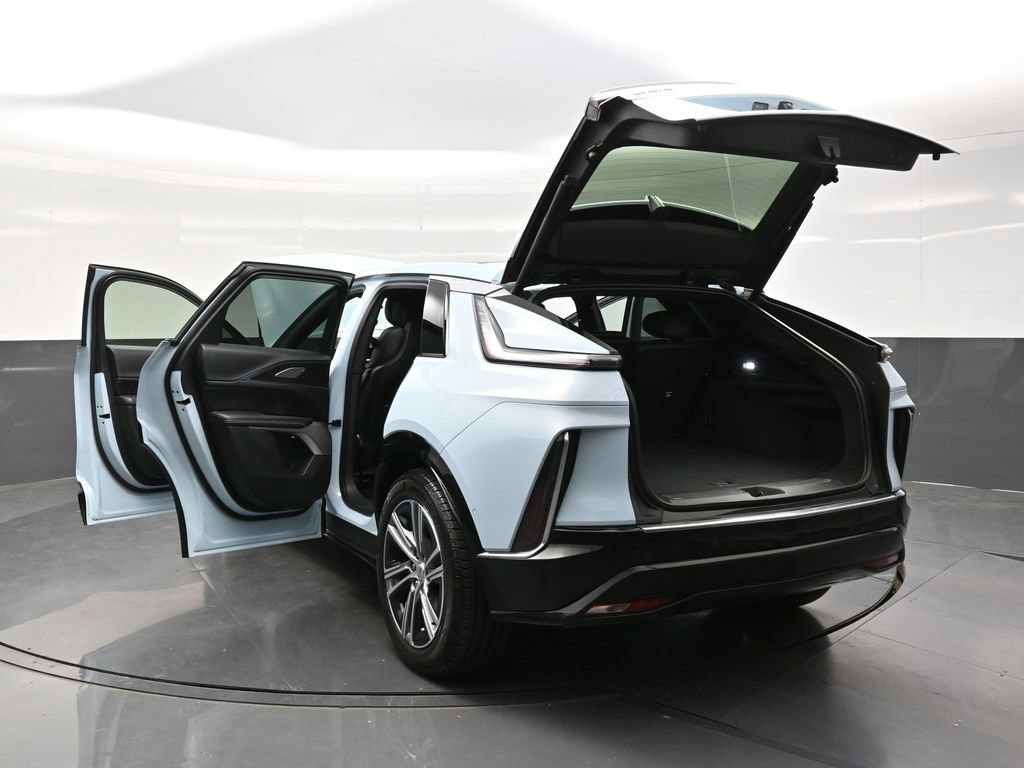 Certified 2024 Cadillac Lyriq Luxury AWD/4WD image 38