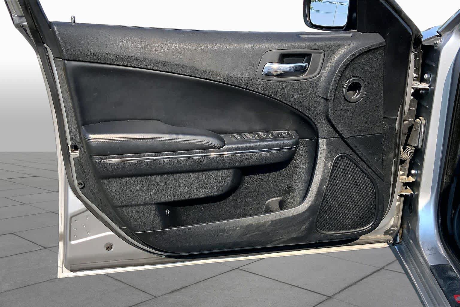 Used 2014 Dodge Charger SE RWD image 22