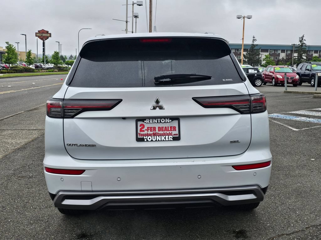 Used 2025 Mitsubishi Outlander SEL AWD/4WD image 6