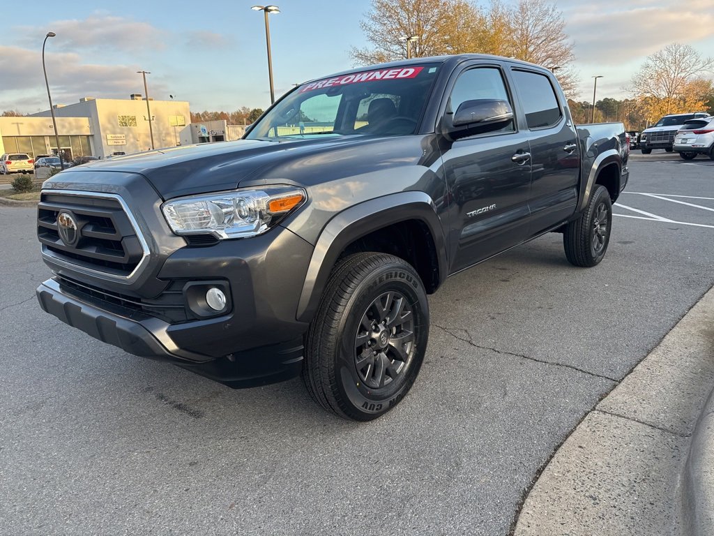 Used 2022 Toyota Tacoma SR5 w/ Technology Package image 3