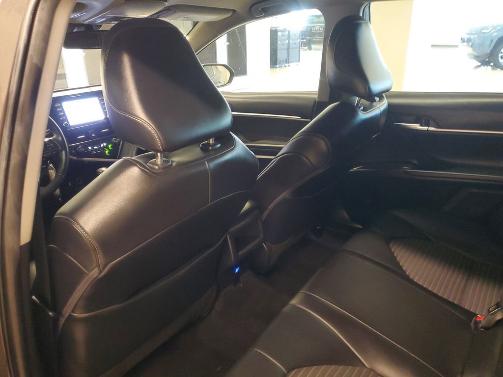 Used 2022 Toyota Camry SE image 11