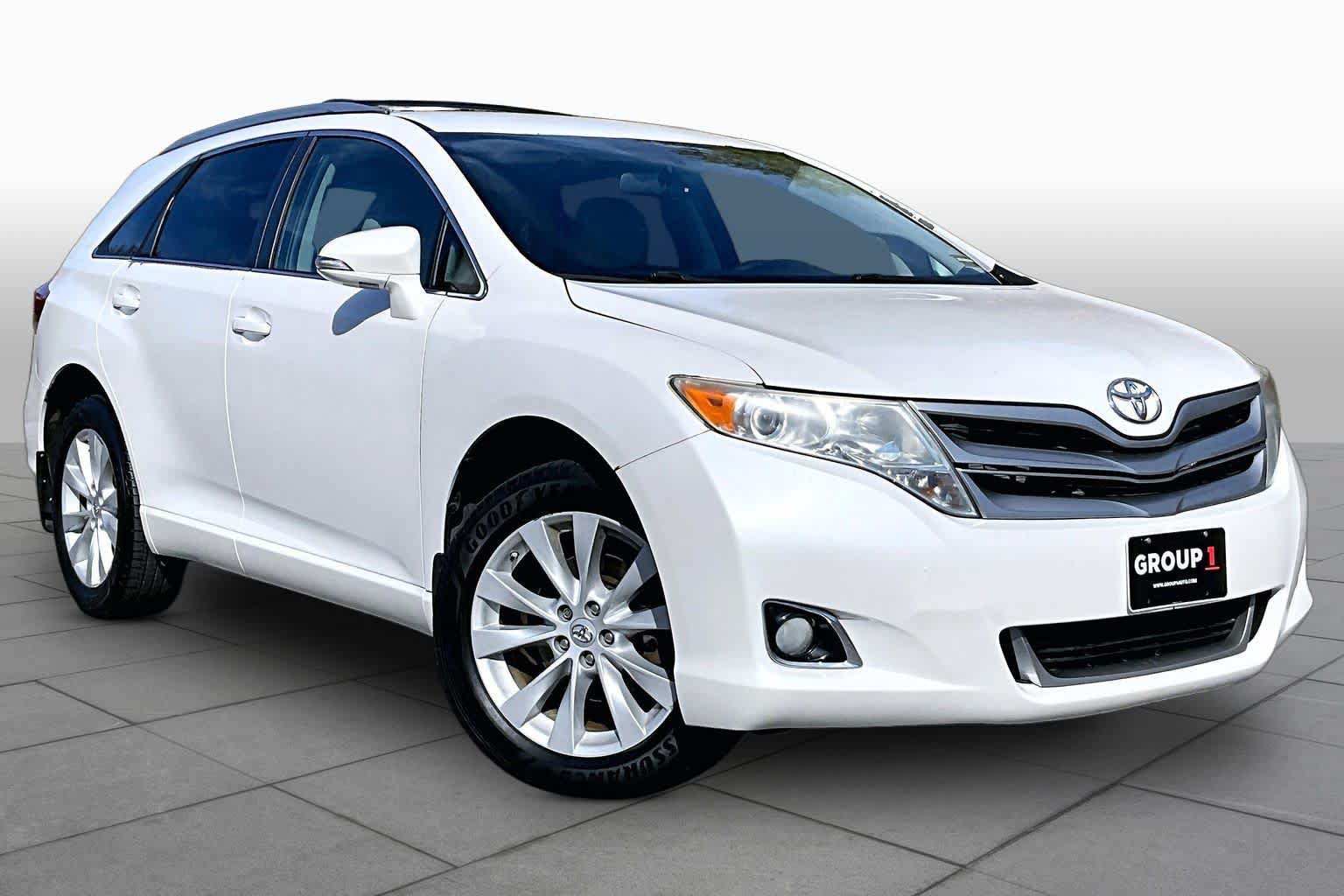 Used 2015 Toyota Venza LE AWD/4WD image 2