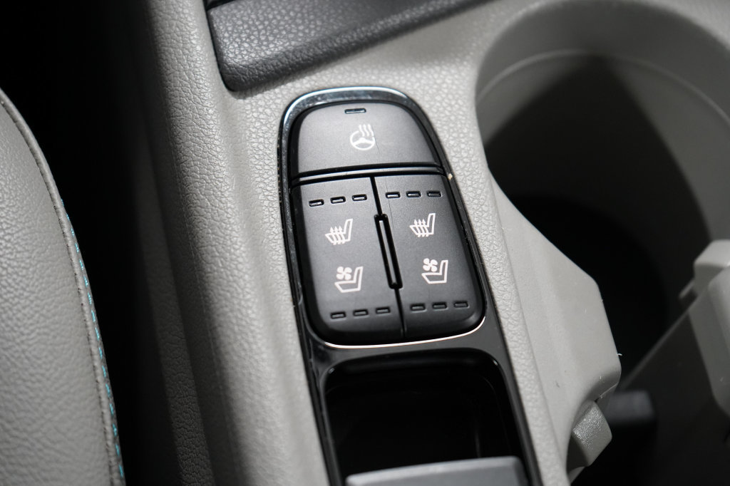 Used 2022 Kia Niro EX Premium FWD image 29