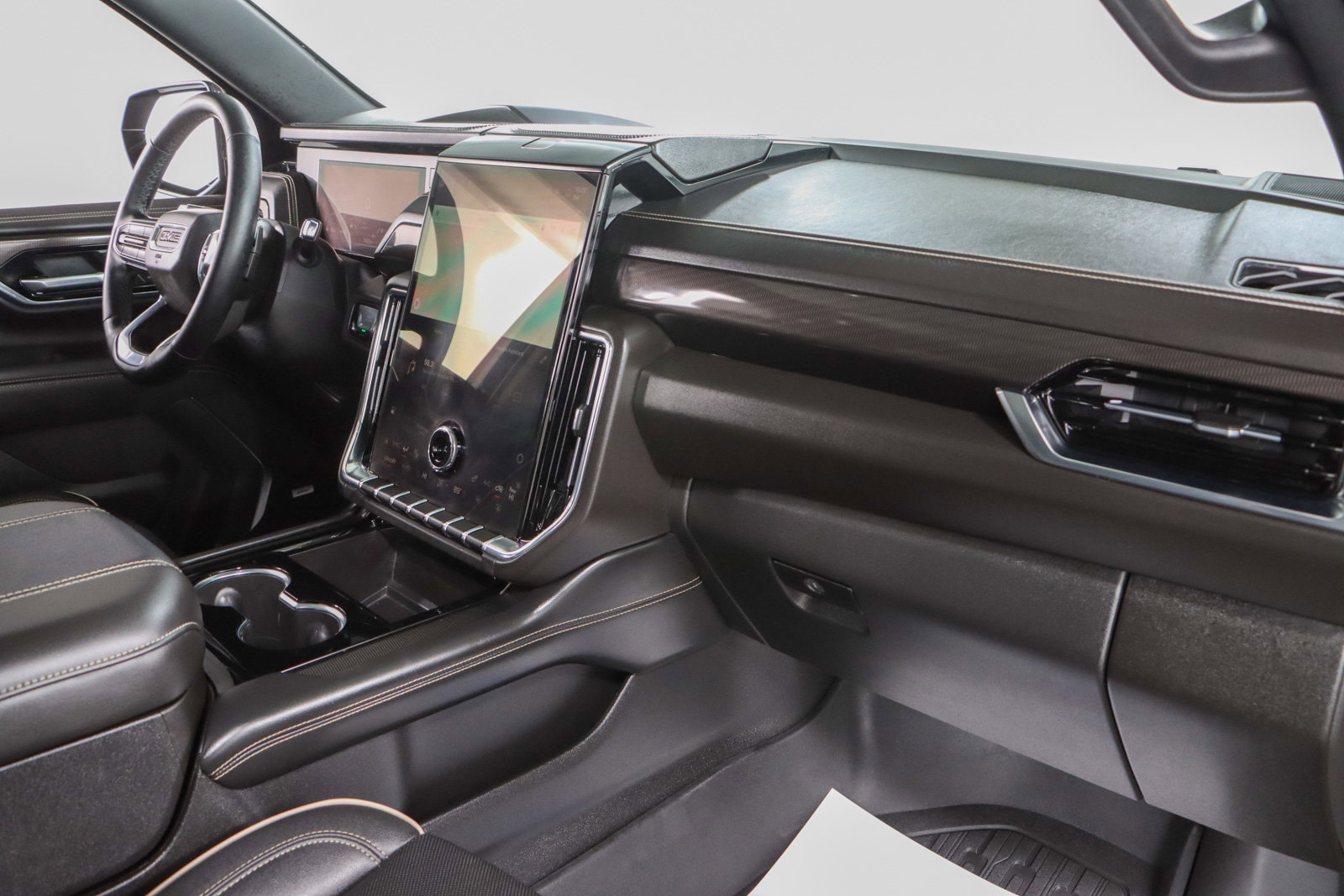 Used 2025 GMC Yukon XL Elevation w/ Elevation Premium Package image 32