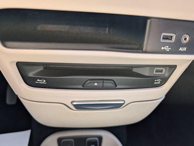 Used 2020 Chrysler Pacifica Limited w/ Advanced Safetytec Group FWD image 33