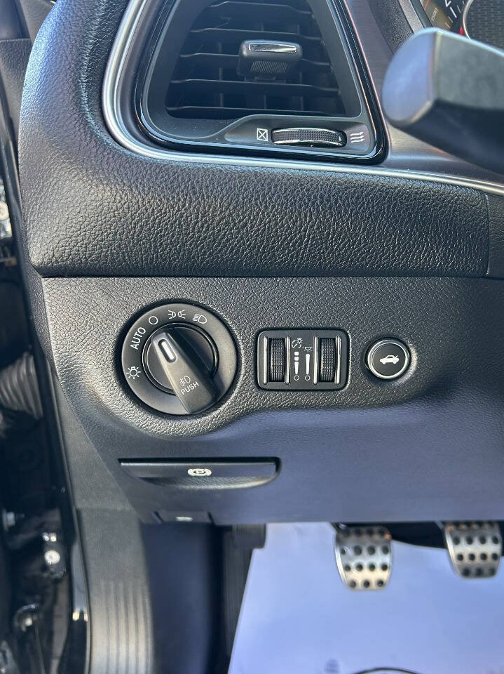 Used 2016 Dodge Challenger R/T image 23