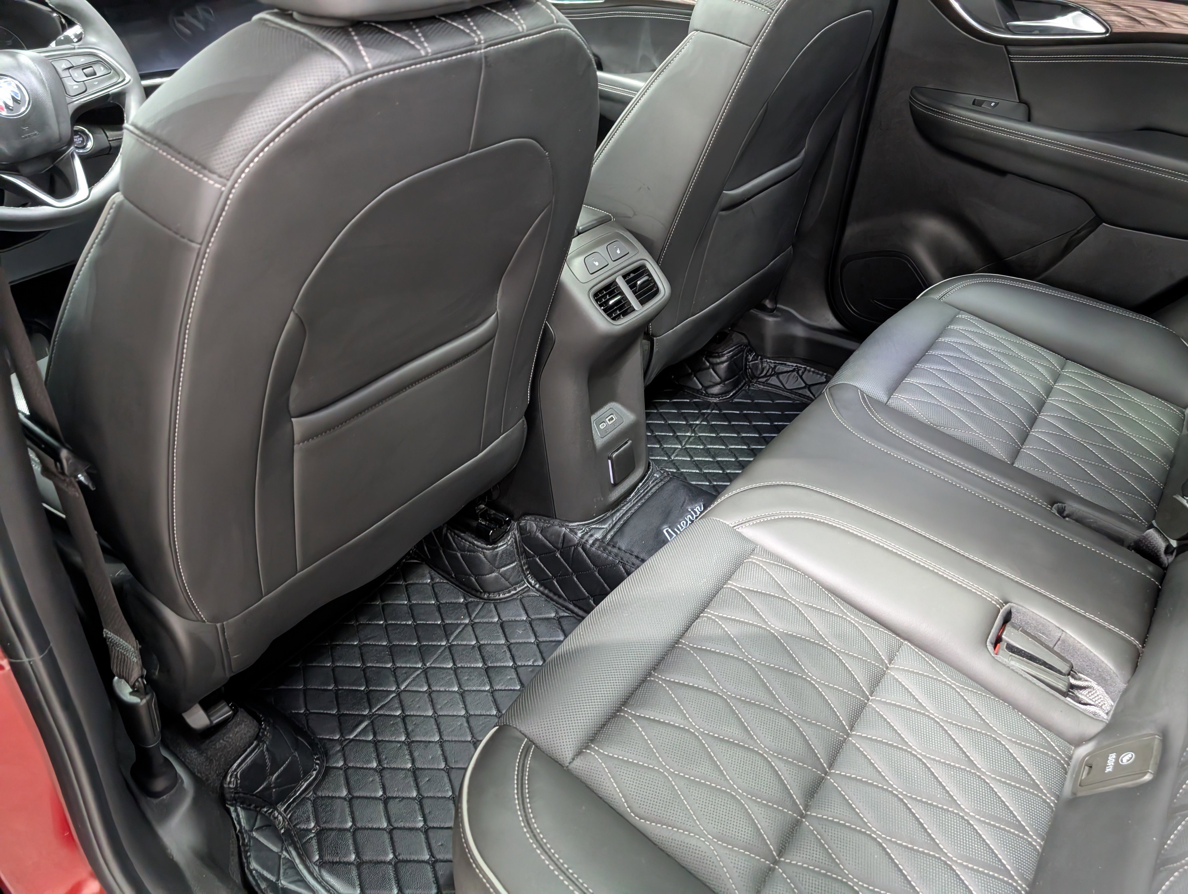 Used 2023 Buick Envision Avenir image 17