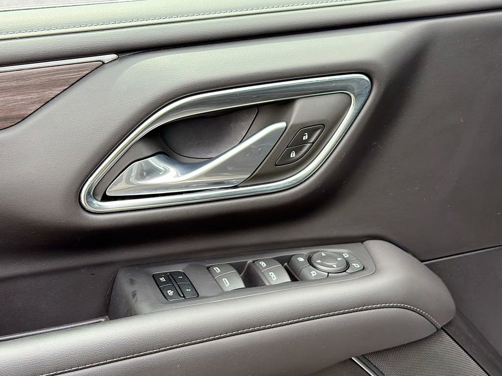 Used 2024 Chevrolet Tahoe Z71 w/ Luxury Package AWD/4WD image 17