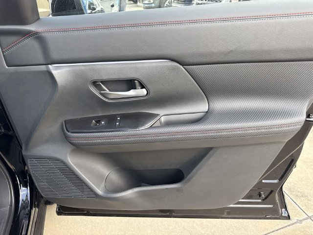 New 2027 Nissan Kicks SR FWD image 16