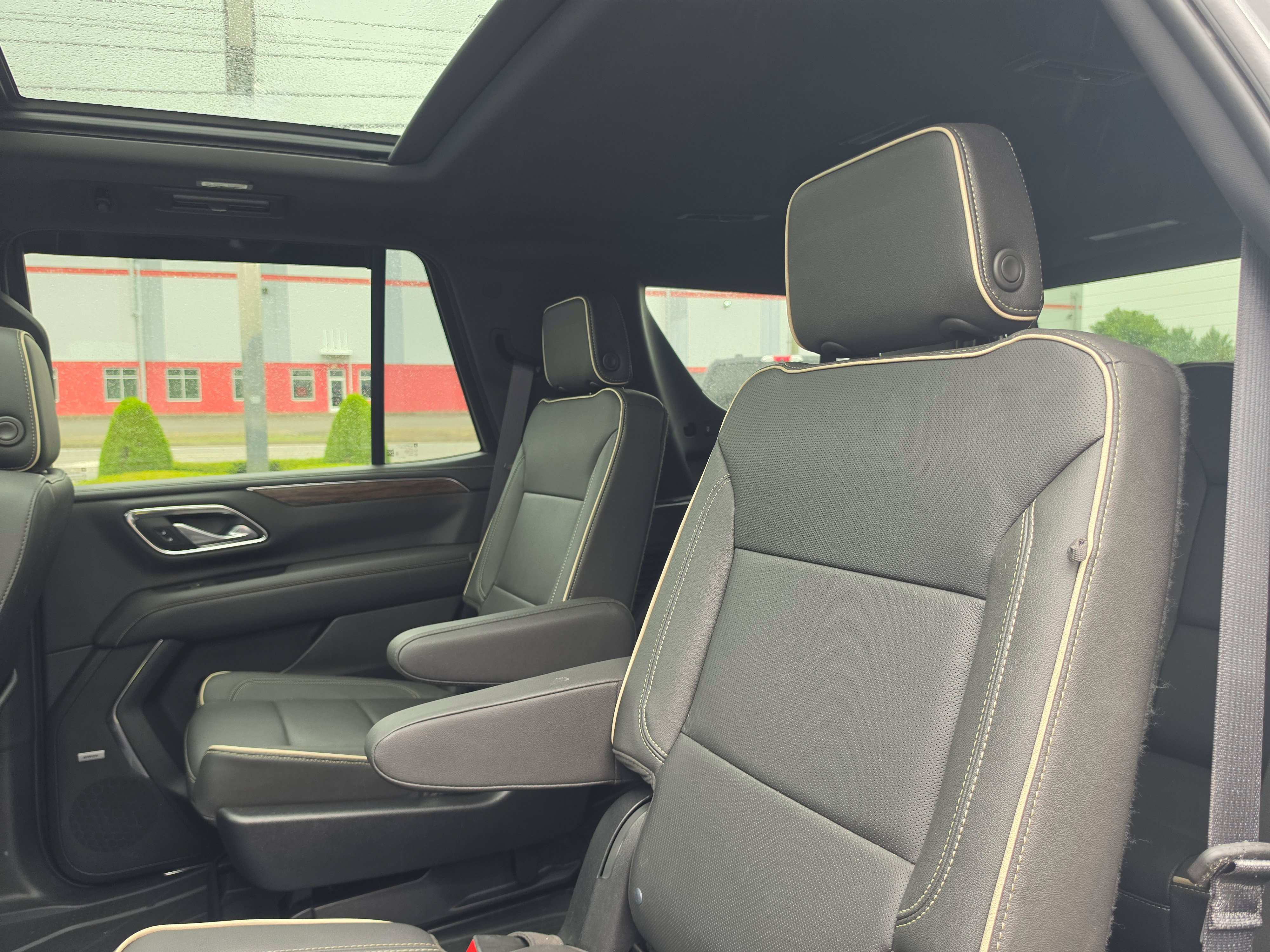 Used 2023 Chevrolet Tahoe Premier AWD/4WD image 14