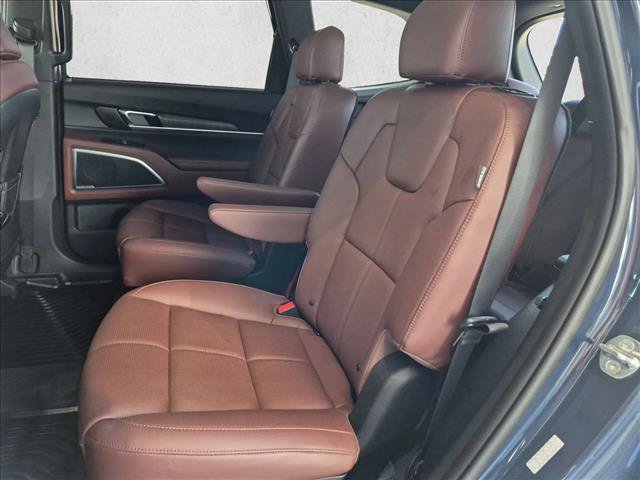 Used 2025 Kia Telluride SX w/ SX Captain's Chair Package AWD/4WD image 21